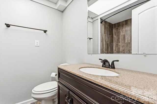 226 28th Avenue Place NE, Hickory, NC 28601