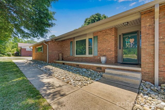 226 28th Avenue Place NE, Hickory, NC 28601