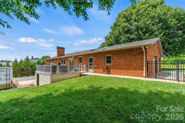 226 28th Avenue Place NE, Hickory, NC 28601