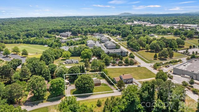 226 28th Avenue Place NE, Hickory, NC 28601