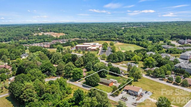 226 28th Avenue Place NE, Hickory, NC 28601