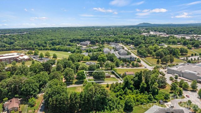 226 28th Avenue Place NE, Hickory, NC 28601