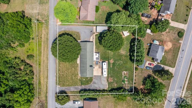 226 28th Avenue Place NE, Hickory, NC 28601