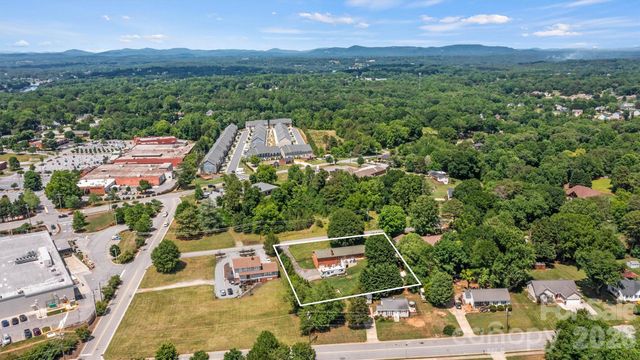 226 28th Avenue Place NE, Hickory, NC 28601