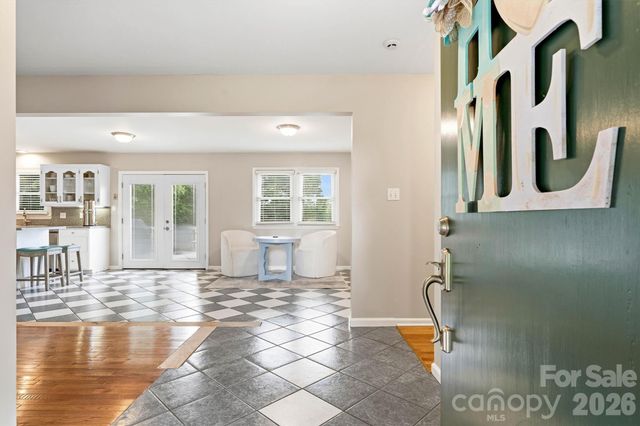 226 28th Avenue Place NE, Hickory, NC 28601