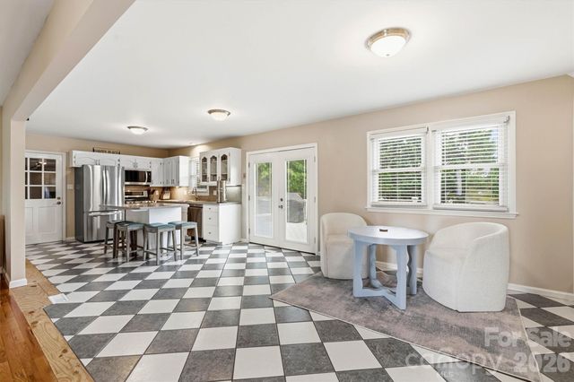226 28th Avenue Place NE, Hickory, NC 28601