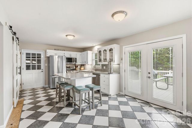 226 28th Avenue Place NE, Hickory, NC 28601