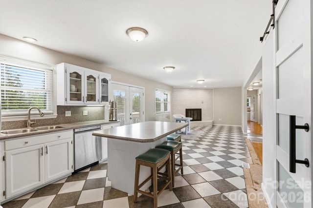 226 28th Avenue Place NE, Hickory, NC 28601