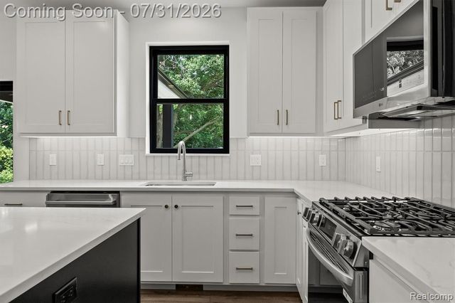 2065 Richwood Road, Auburn Hills, MI 48326