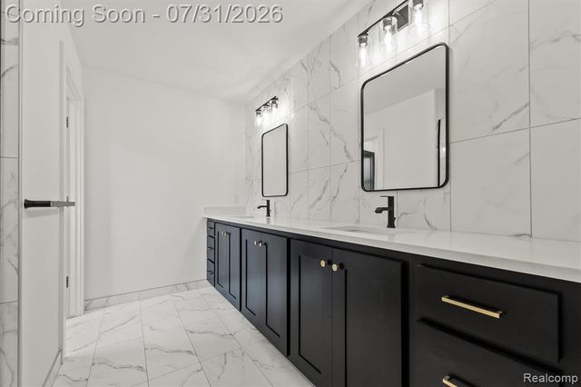 2065 Richwood Road, Auburn Hills, MI 48326