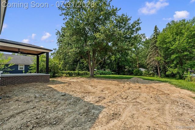 2065 Richwood Road, Auburn Hills, MI 48326