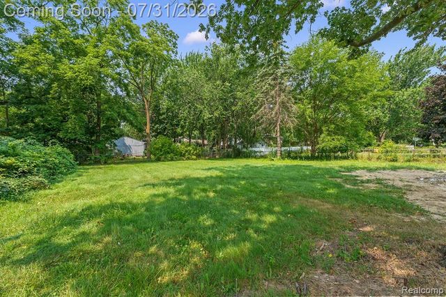 2065 Richwood Road, Auburn Hills, MI 48326