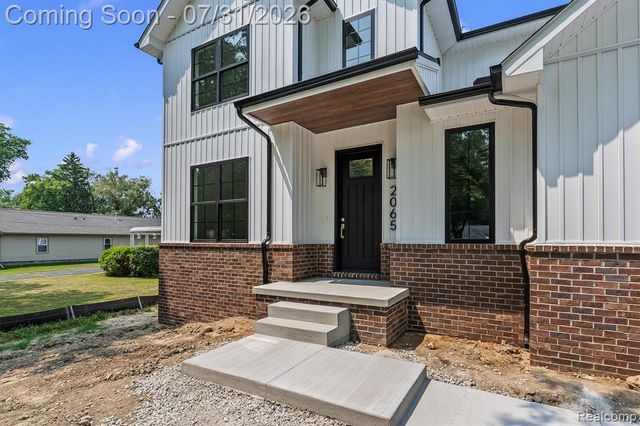 2065 Richwood Road, Auburn Hills, MI 48326