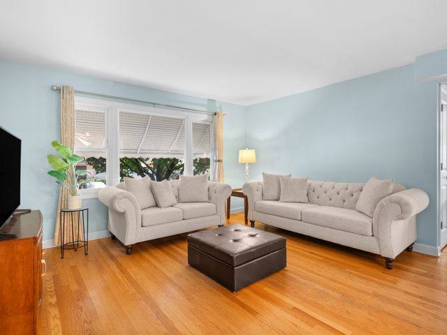 7818 W 26th Street 1N, North Riverside, IL 60546