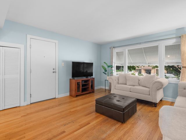 7818 W 26th Street 1N, North Riverside, IL 60546
