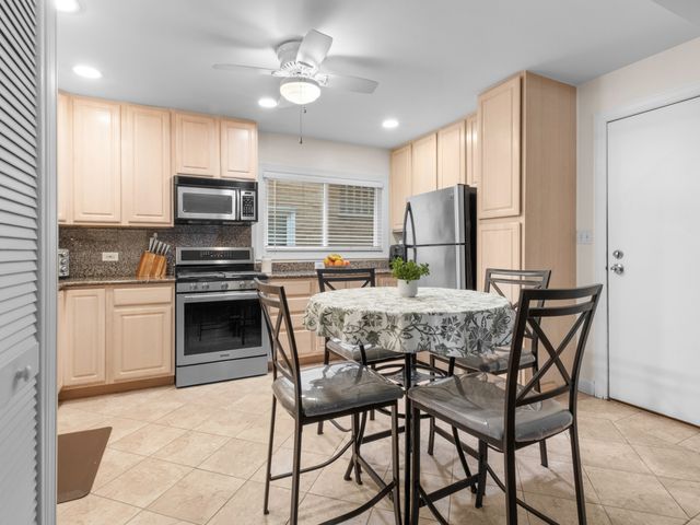 7818 W 26th Street 1N, North Riverside, IL 60546