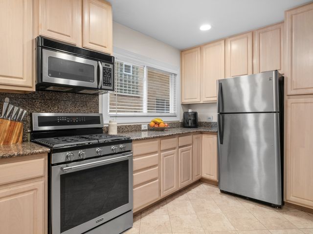 7818 W 26th Street 1N, North Riverside, IL 60546