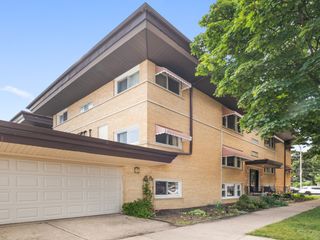 7818 W 26th Street 1N, North Riverside, IL 60546