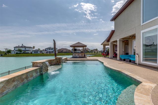 8 Cypress Point Court, Manvel, TX 77578