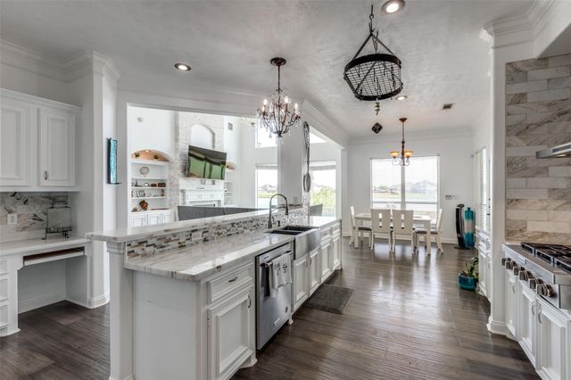 8 Cypress Point Court, Manvel, TX 77578