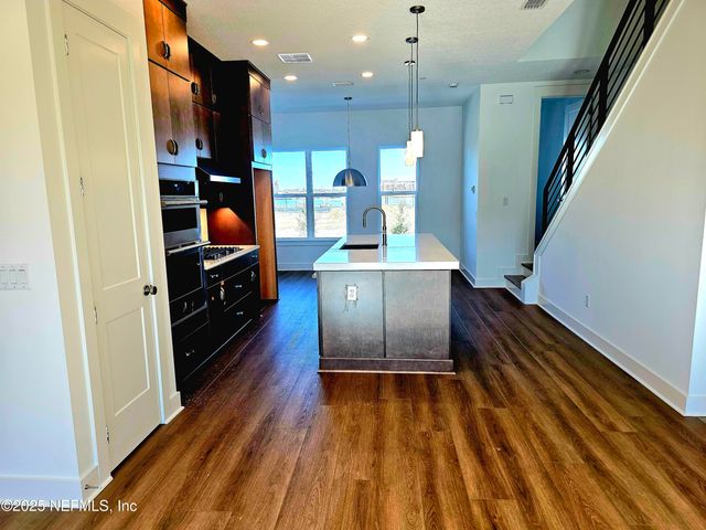 1924 PRUDENTIAL Drive, Jacksonville, FL 32207