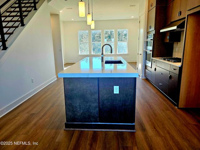 1924 PRUDENTIAL Drive, Jacksonville, FL 32207