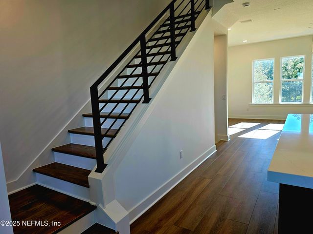 1924 PRUDENTIAL Drive, Jacksonville, FL 32207