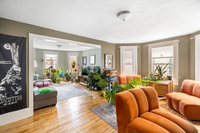 25 Almont Ave, Worcester, MA 01604