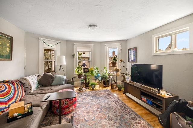 25 Almont Ave, Worcester, MA 01604