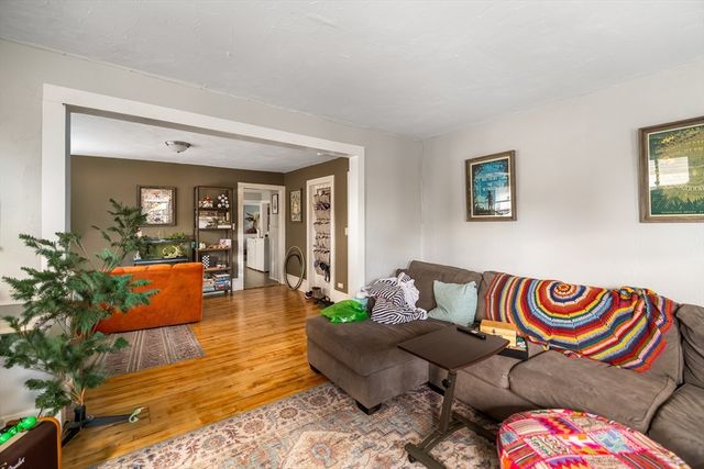 25 Almont Ave, Worcester, MA 01604