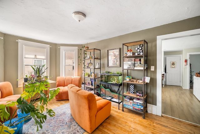 25 Almont Ave, Worcester, MA 01604