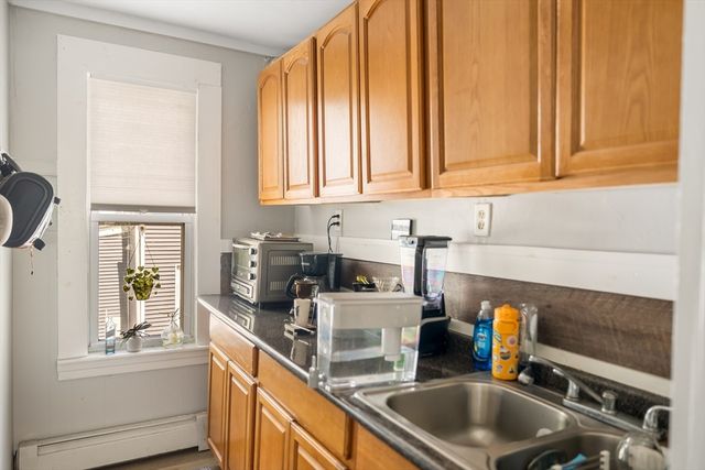 25 Almont Ave, Worcester, MA 01604