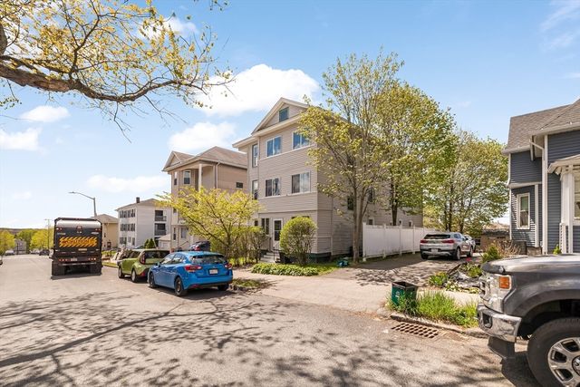 25 Almont Ave, Worcester, MA 01604