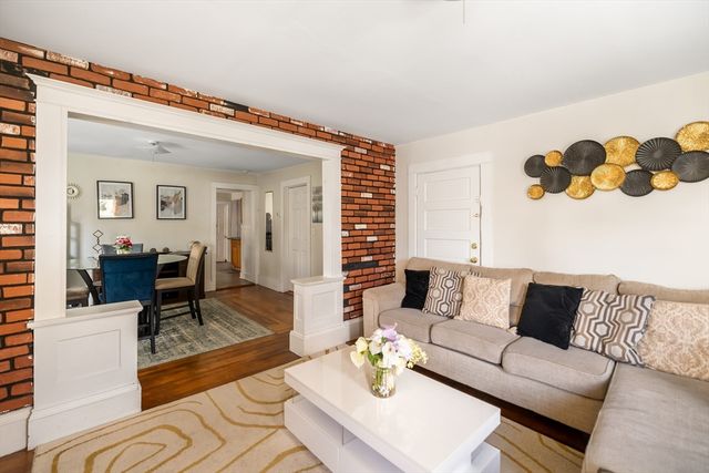 25 Almont Ave, Worcester, MA 01604