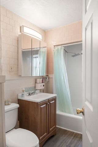 25 Almont Ave, Worcester, MA 01604