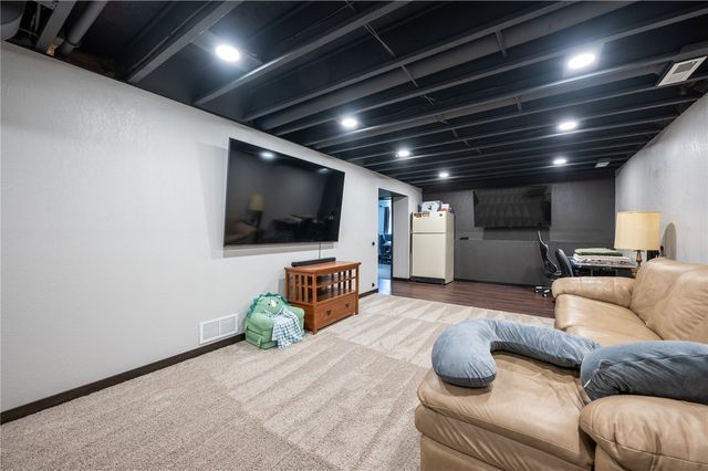 5415 Dostal SW, Cedar Rapids, IA 52404