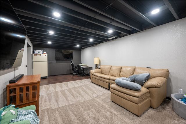 5415 Dostal SW, Cedar Rapids, IA 52404