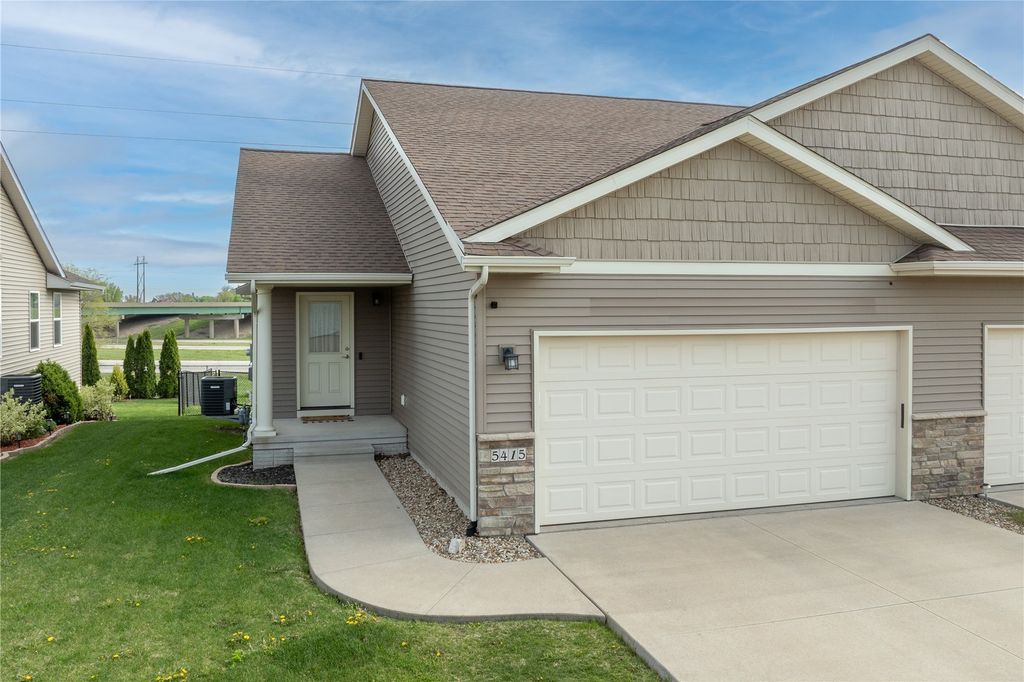 5415 Dostal SW, Cedar Rapids, IA 52404