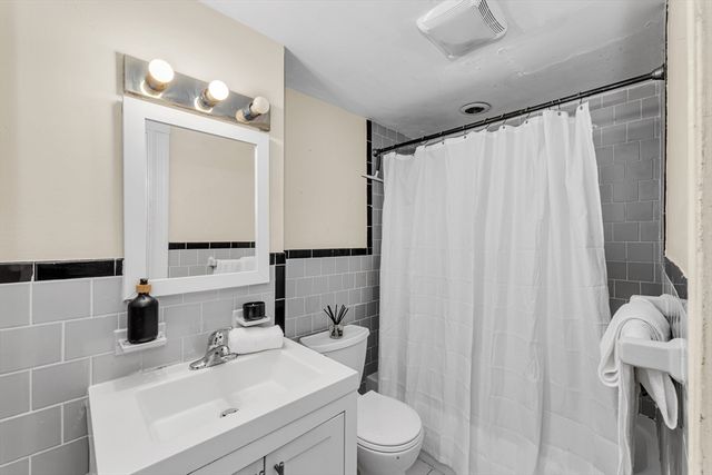 48 Robinwood Ave W2, Boston, MA 02130