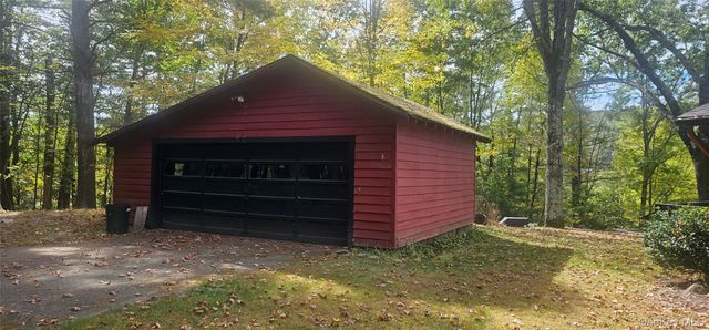 9 Cherry Hill Lane, Sparrowbush, NY 12493