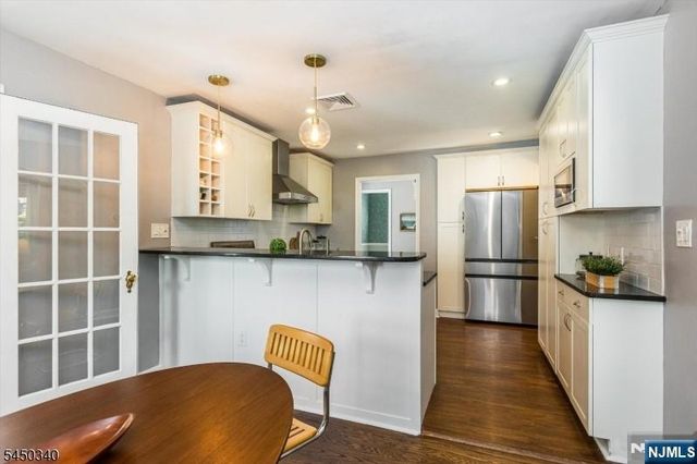 195 Stonehouse Road, Bloomfield, NJ 07028
