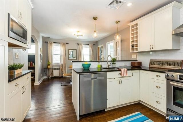 195 Stonehouse Road, Bloomfield, NJ 07028