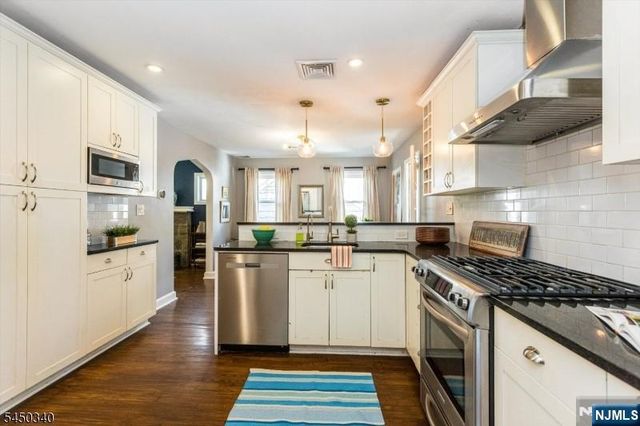 195 Stonehouse Road, Bloomfield, NJ 07028