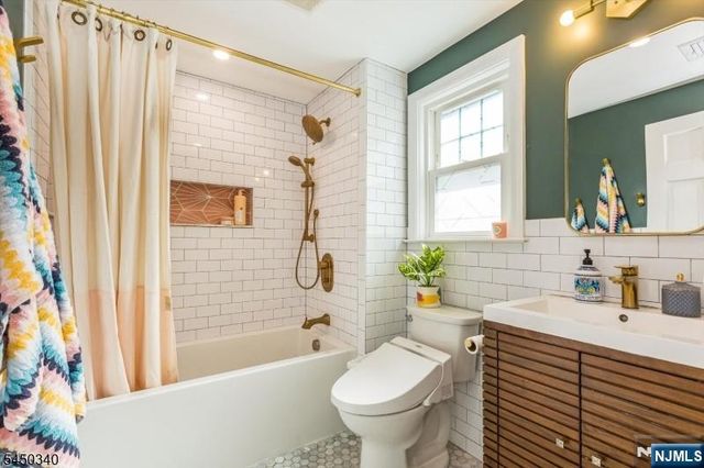 195 Stonehouse Road, Bloomfield, NJ 07028