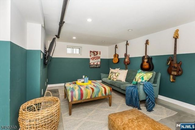 195 Stonehouse Road, Bloomfield, NJ 07028
