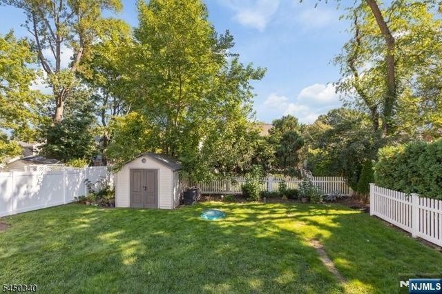 195 Stonehouse Road, Bloomfield, NJ 07028