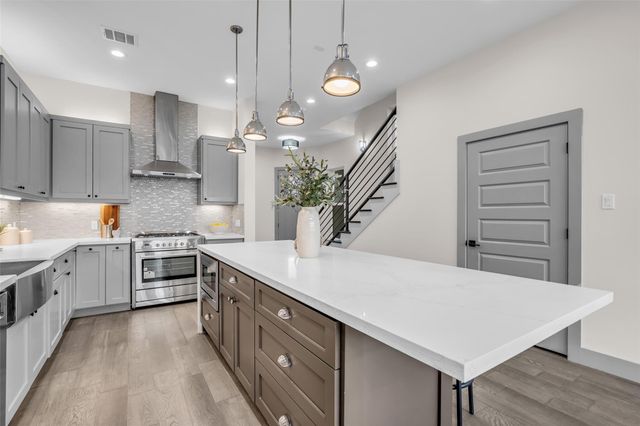 1207 E 28th Street, Houston, TX 77009