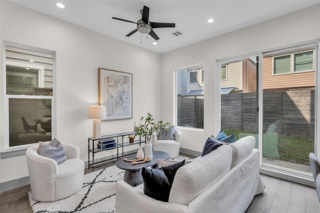 1207 E 28th Street, Houston, TX 77009