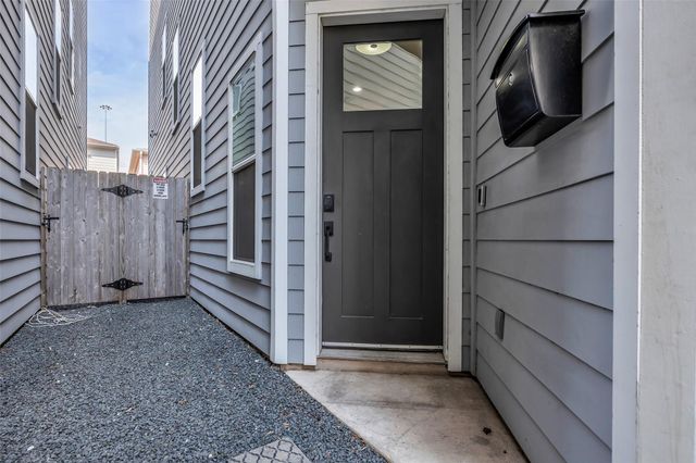 1207 E 28th Street, Houston, TX 77009