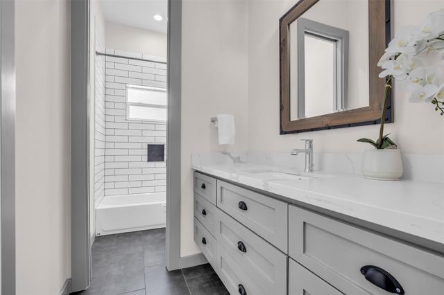 1207 E 28th Street, Houston, TX 77009